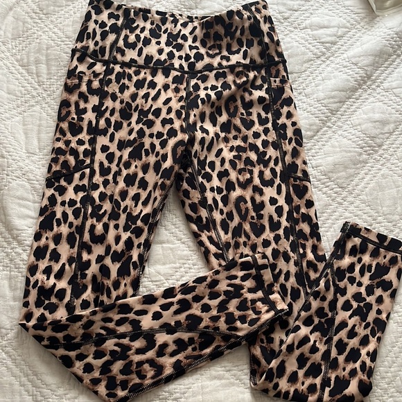 Victoria’s Secret Incredible Essential Legging Beige Leopard Sz XS/S - Picture 13 of 15